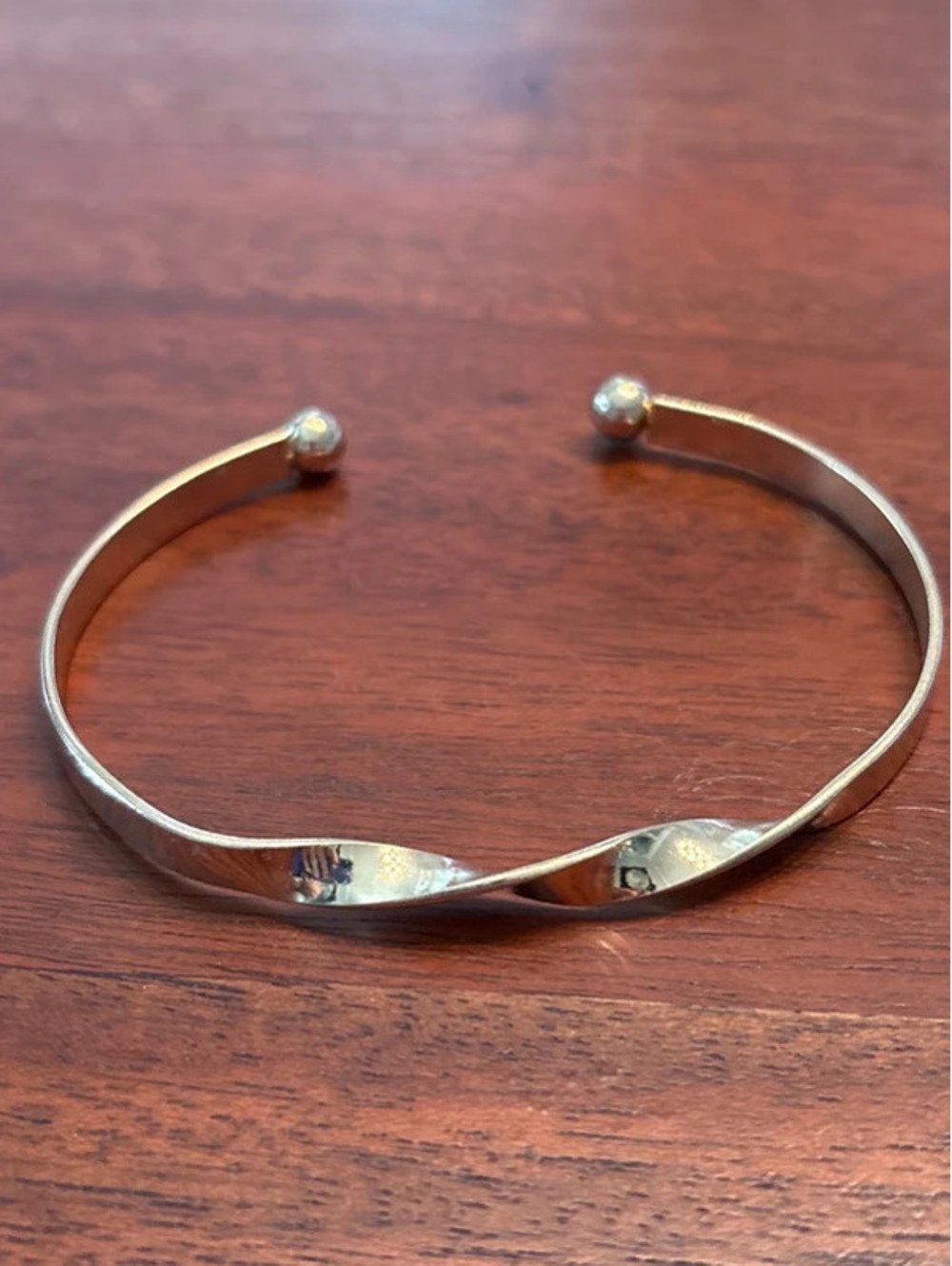 Two gold bangles. - Picture 2 of 3